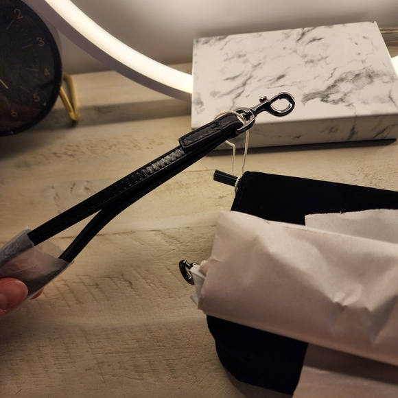 NWT Tory Burch Black Velvet clutch/purse/chain wallet W/wrist Strap - Picture 13 of 15